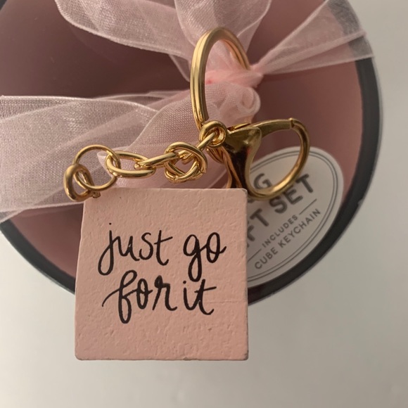 Mug Gift Set With Cube Keychain - Picture 11 of 11